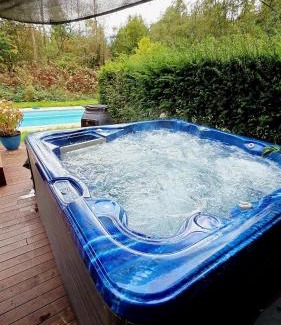 Velsen-Zuid Villa | Villa in the forest of Amsterdam with Pool
