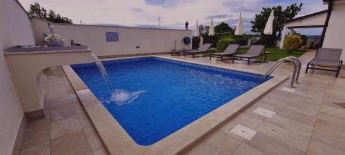 Kastel Apartment | Villa Kasandra - Ruhe & Eleganz in Buje, Istrien