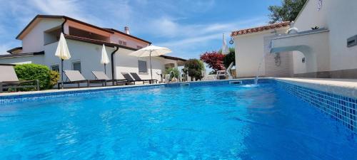 Kastel Apartment | Villa Kasandra - Ruhe & Eleganz in Buje, Istrien