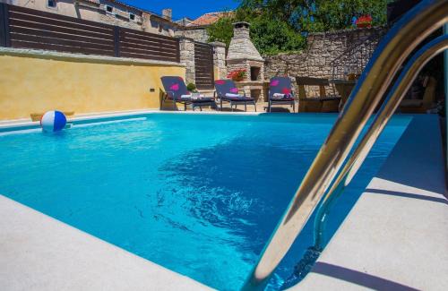 Mrgani House | Villa Kris with Pool in Mrgani