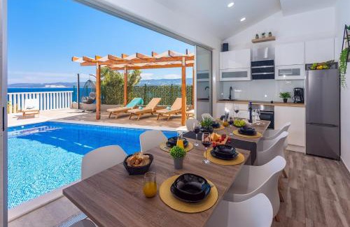 Duce Villa | Villa Matan - only 200m from the sandy beaches, private 28m2 pool