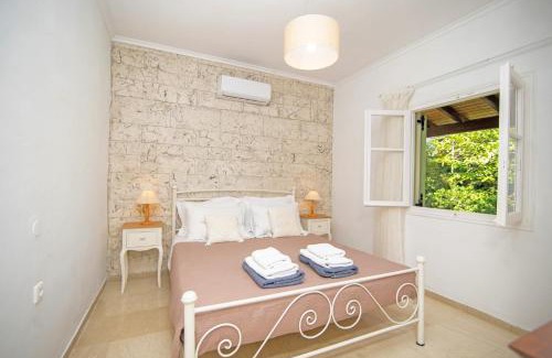 Petaleia Villa | Villa Mistral Cottage by Villa Plus