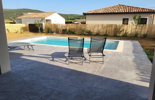 Vallon-Pont-d'Arc Villa | Villa Neuve Avec Piscine Privée à Vallon Pont D'arc