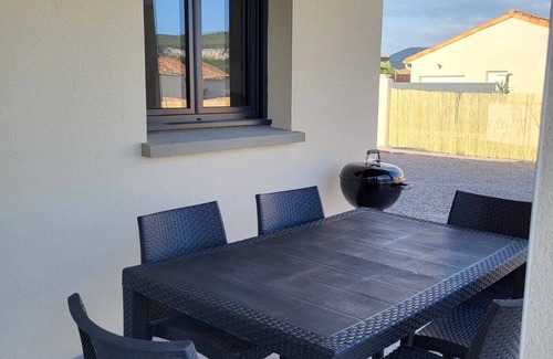 Vallon-Pont-d'Arc Villa | Villa Neuve Avec Piscine Privée à Vallon Pont D'arc