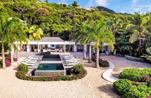 Barriere des Quatres Vents Villa | Villa Palm Beach | Beach Front - Located in Magnificent Lorient Beach with Private Pool