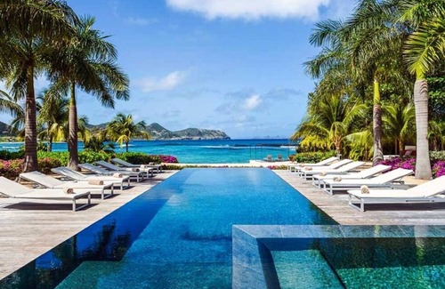 Barriere des Quatres Vents Villa | Villa Palm Beach | Beach Front - Located in Magnificent Lorient Beach with Private Pool