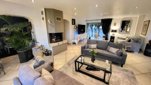 Les Albres Bed & Breakfast | VILLA RAFFAELLA