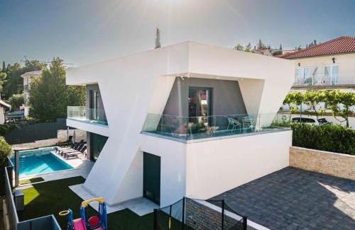 Rogoznica Villa | Villa Skyline- near beach and city center with heated pool