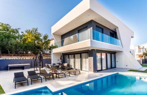 Rogoznica Villa | Villa Skyline- near beach and city center with heated pool