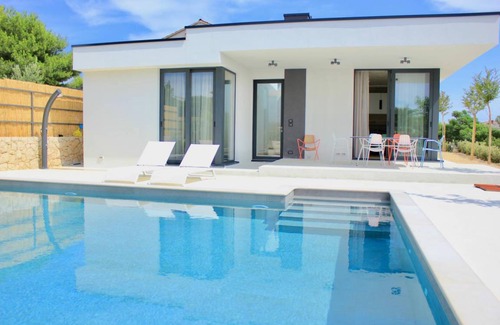 Barbat na Rabu House | Villa Sunny Garden