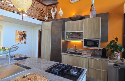 Tahiti Villa | Villa Ta'u Here by Tahiti Homes, incredible architect-designed villa: pool and view