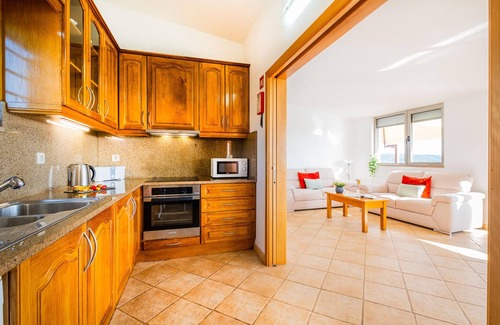 Loule Villa | Villa with Infinity Pool & Views in Alte