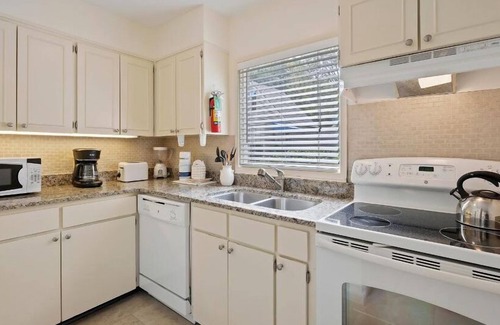 Palmetto Dunes Resort | Village Large Studio in Palmetto Dunes. Great location, Close to the Beach