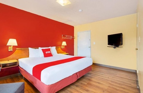 North Lima Hotel | Visit Loghurst Museum with Pet Access and a Quiet Hotel Room