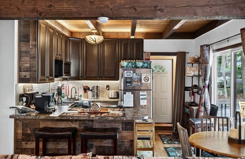 Lake Ariel Ski Chalet | Visit The National Harvest Fest Oct 7-8 + 14-15 Enjoy The Hideout Pocono Chalet!