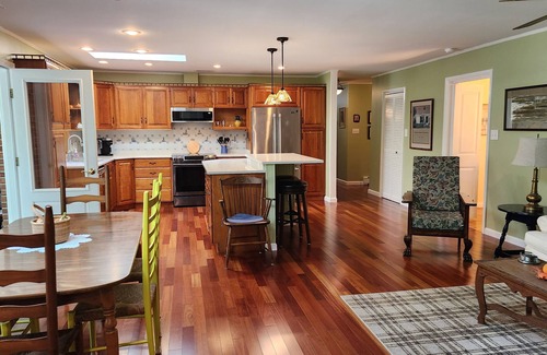 Davis Wharf House | Visit waterfront Camp Belle Haven now!