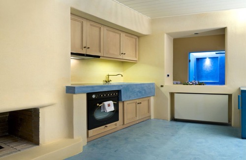 Pyrgos House | Voreina Gallery Suites