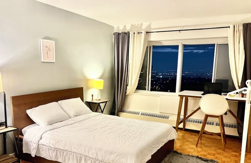 Cote-Des-Neiges—Notre-Dame-De-Grace Apartment | Vrbo Property