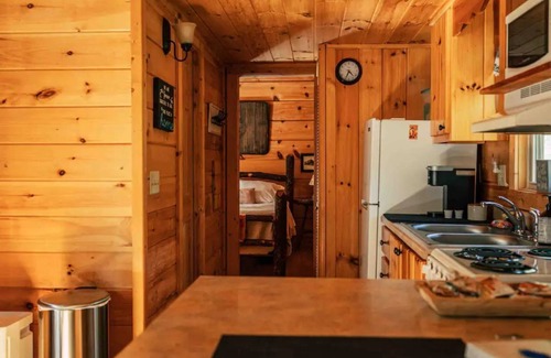 Cleveland Cabin | Wahoo Cabin - Table Rock, Jones Gap, Caesar’s Head, Pretty Place Chapel