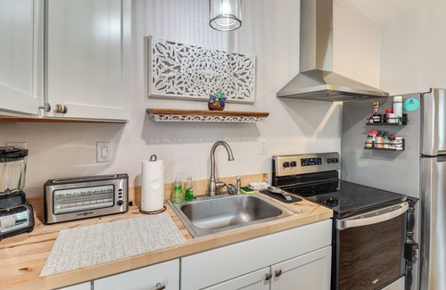 Portales House | Walk to ENMU: Quiet Casita w/Pet-Friendly Yard