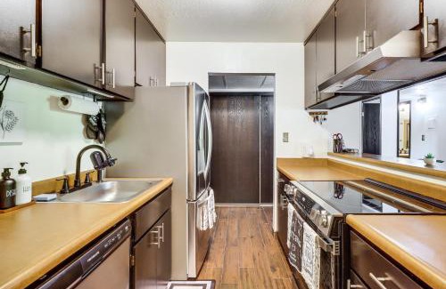 Reno/Tahoe Airport Apartment | Walk to Virginia Lake Reno Condo with Balcony!