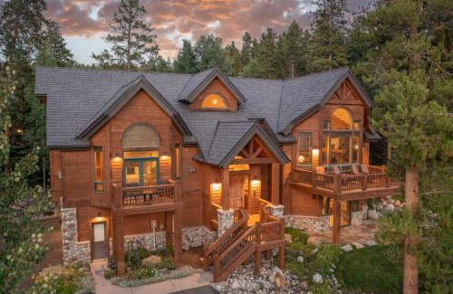 Historic District House | Walking distance to downtown Breck, Stunning ski resort panorama, hot tub, foosball, arcade machine!