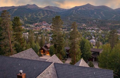 Historic District House | Walking distance to downtown Breck, Stunning ski resort panorama, hot tub, foosball, arcade machine!