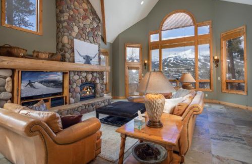 Historic District House | Walking distance to downtown Breck, Stunning ski resort panorama, hot tub, foosball, arcade machine!