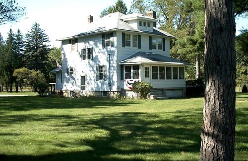 Mesick House | Warm and relaxing 100 year old waterfront house with dock is waiting for you!