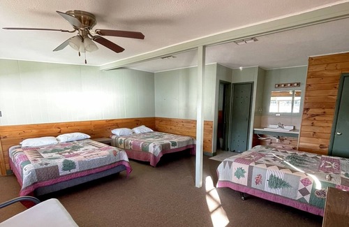 Graham Cabin | Water front Cabin #10