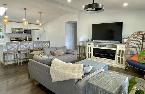 Silverdale House | Waterfront bungalow with 2-bed house and studio connected via spacious deck.