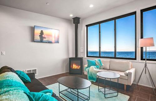 Rollingbay House | Waterfront Haven with Spectacular View in Bainbridge