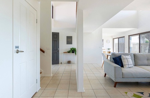 Wurtulla House | Waterfront Living in Family-sized Oasis