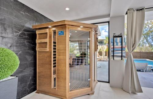 Buccaneer Point Villa | Waterfront Luxe Pool, Hot Tub, Theater, Games and more