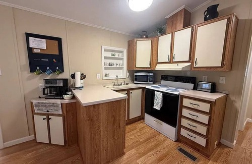 Georgetown House | Waterfront! Prime Location, Clean, Swimming Pool, Fishing Dock, WIFI