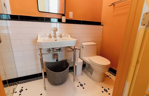 West Harwich Bed & Breakfast | We are a boutique B&B guesthouse in the home of a 19th century sea captain.