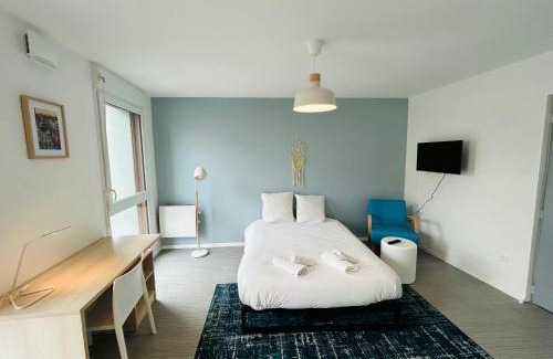 Barbatre Apartment | We Live In R - Suite 201