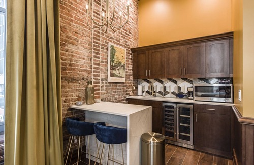 Arts District Apartment | Welcome to the legendary Southern Turf Building in the heart of downtown Nashville, Tennessee!