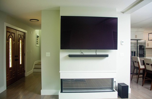 South Casco House | Welcome to your cozy Raymond retreat — a warm, family-friendly house.