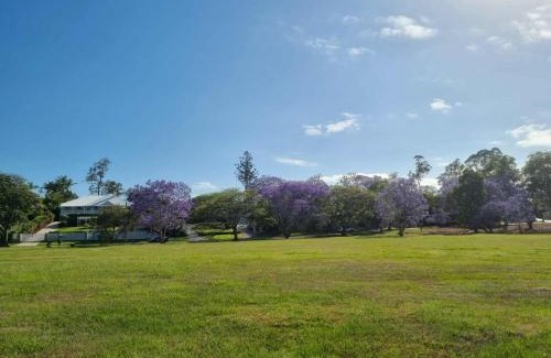Graceville House | Welcome to your leafy retreat in Graceville!