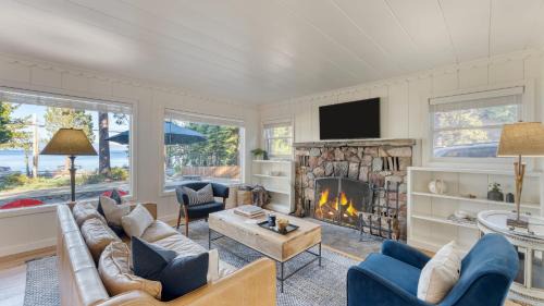 Tahoe City House | West Shore Lake House by AvantStay Ski Cabin w Backyard Sledding Hill