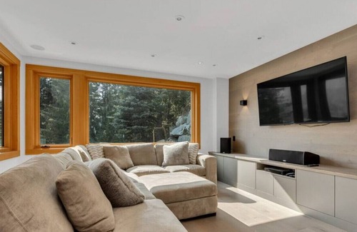 Whistler Creekside Ski Chalet | Whistler Chalet Getaway - 4 Bedroom With Hot Tub