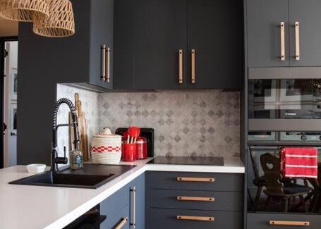 Hotham Heights Apartment | White Crystal 213