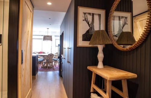 Hotham Heights Apartment | White Crystal 213