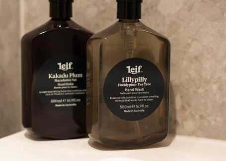 Hotham Heights Apartment | White Crystal 213