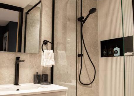 Hotham Heights Apartment | White Crystal 213