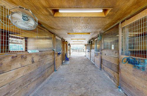 Tylertown Apartment | Windmill Trails Farms - Unit A: Barn Loft