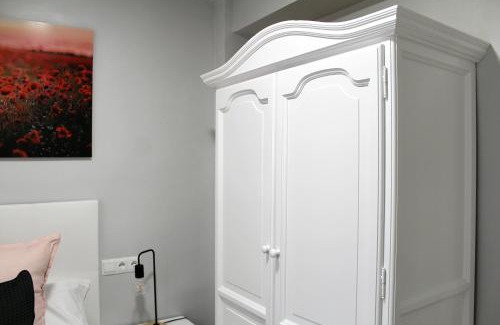 Doctor Barraquer-Grupo Renfe-Policlinico Apartment | WISH SUITE BASILICA