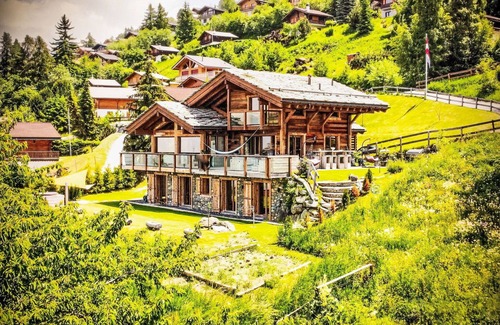 Saint-Pierre-de-Clages House | Wonderful private villa for 8 guests with WIFI, hot tub, TV, terrace, pets allowed and parking