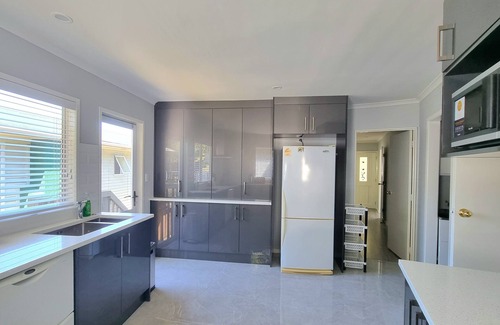 Pakuranga Heights Apartment | Wonderful Renovated 4BR House - Netflix